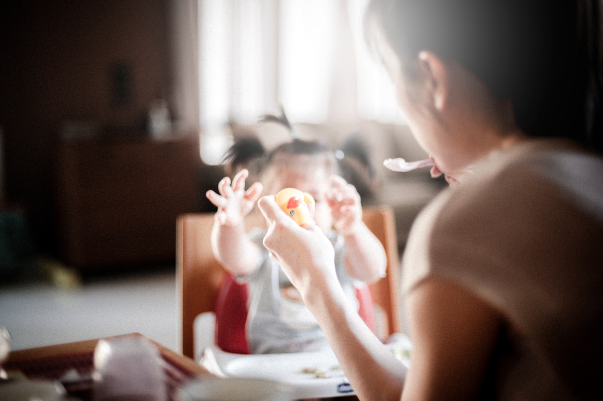 Introducerea alimentelor solide la copii